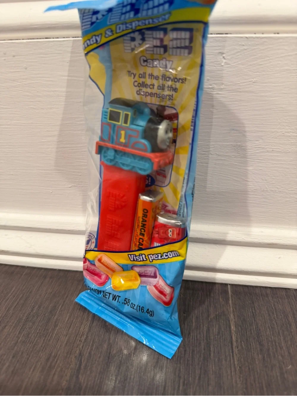 NWT Thomas & Friends Blue Train PEZ Candy Dispenser with Red Base